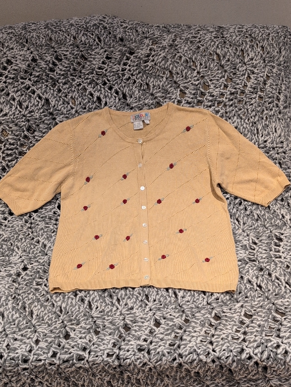 437 - Y2K Vintage Colour 18 Cardigan • Soft Neutral Knit • Cottagecore Button-Up - Picture 2 of 9